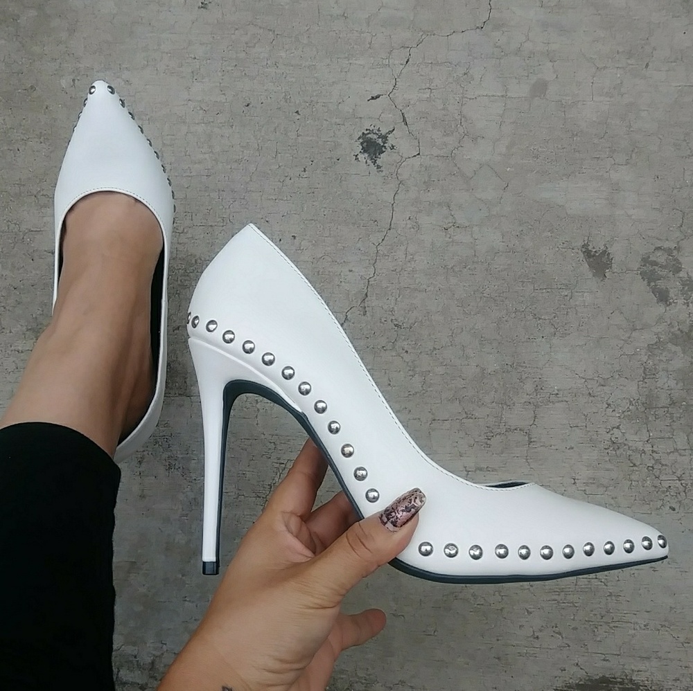 ⭐️ Size 7 Left White Stud Pump - Picture 4 of 8